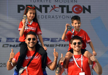 Championnats d'Europe de Triathle Relais GENRE à Antalya : La Turquie et l'Ukraine écrasent la concurrence