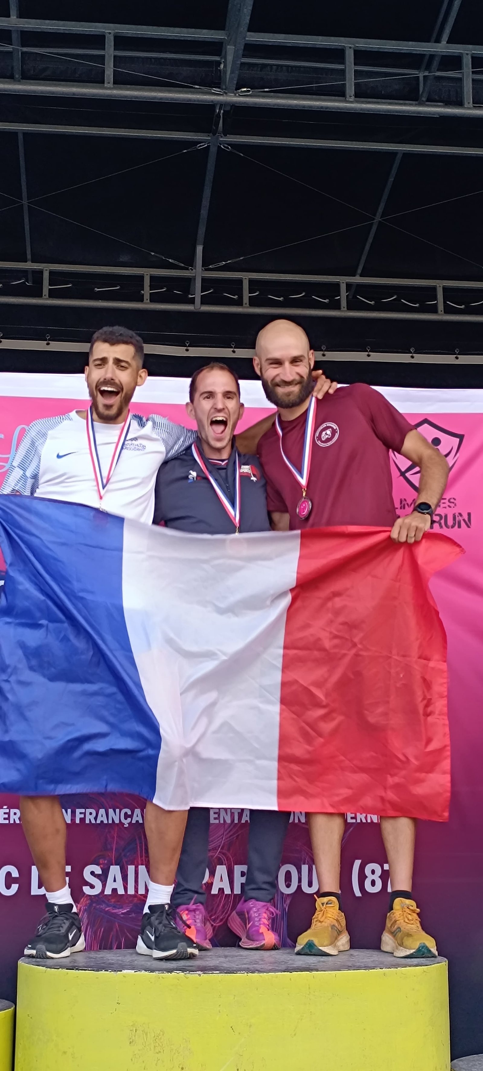 William Atger signe un retour magistral avec deux titres nationaux sur la distance olympique et la longue distance.